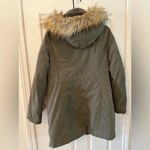 DKNY Women’s Large Hunter Green Faux Fur Lined Hood Button/Zip Coat - Picture 3 of 16